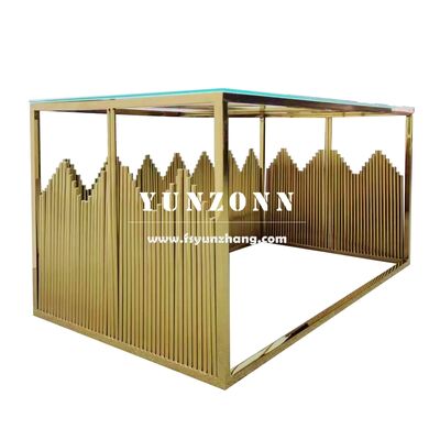 قیمت خوب میز ناهار خوری مربع عروس و داماد از جنس فولاد ضد زنگ طلایی مبلمان عروسی هتل فوشان با طراحی جدید آنلاین